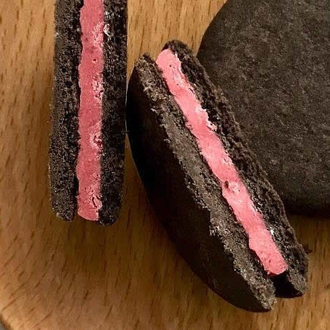 Meiji Rich Chocolate Strawberry Sandwich Biscuits (Pack of 5)